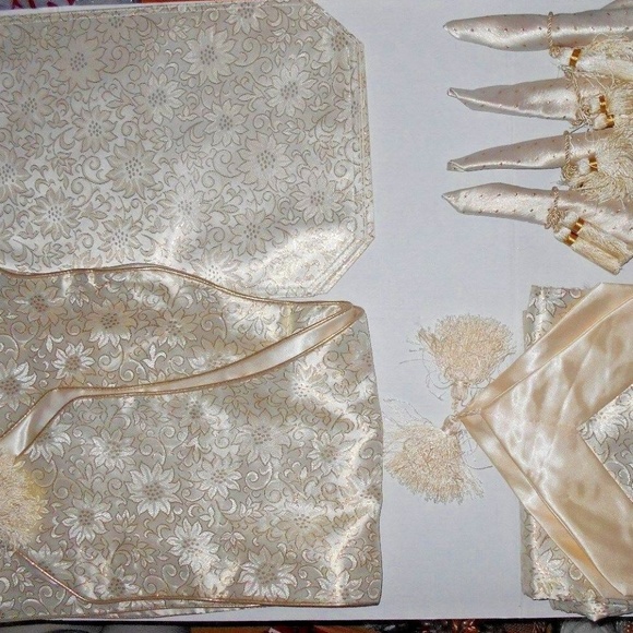 Rare Vintage 14 Piece Silky Satiny Decor Set - Picture 1 of 8